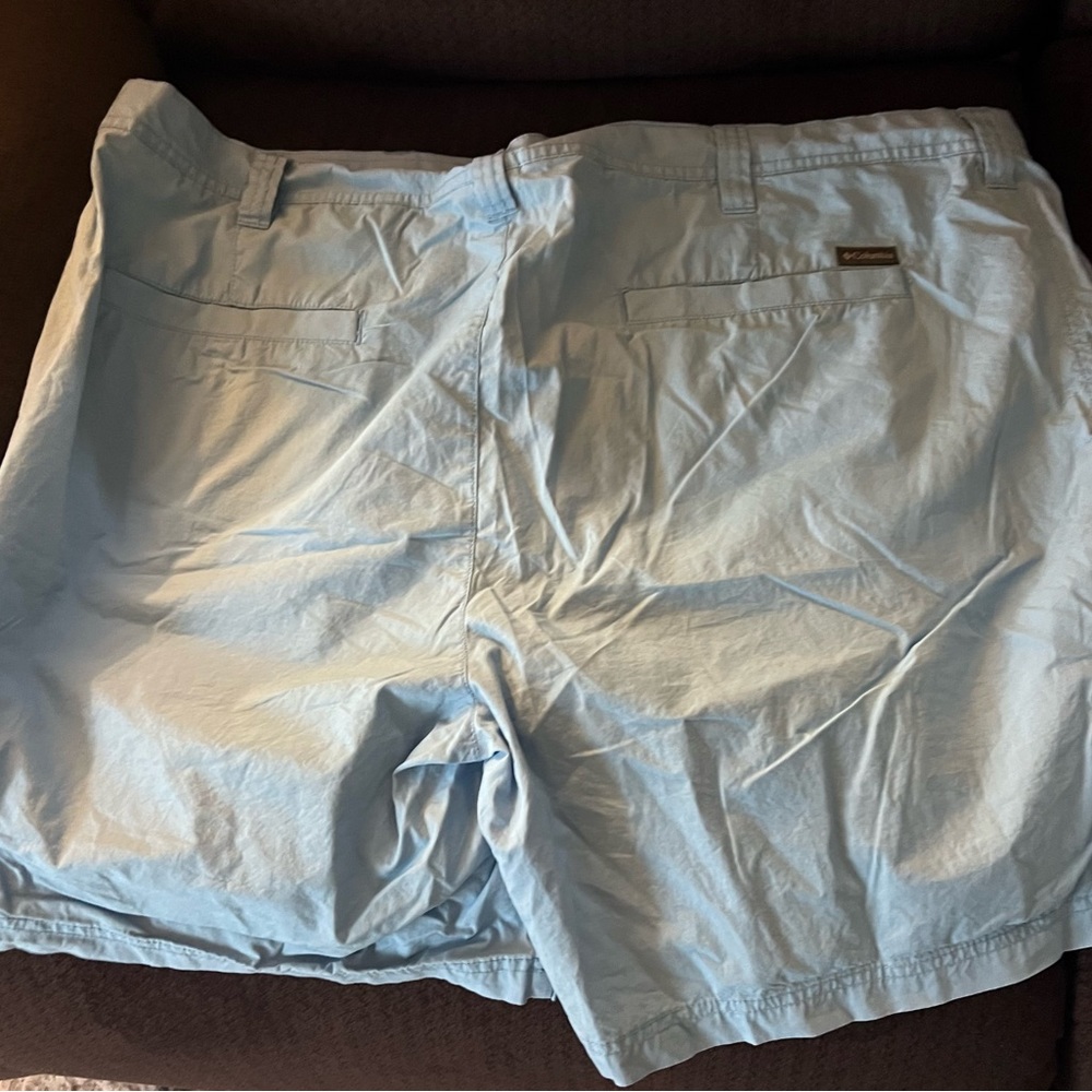 Mens Columbia size 44 light blue shorts great condition